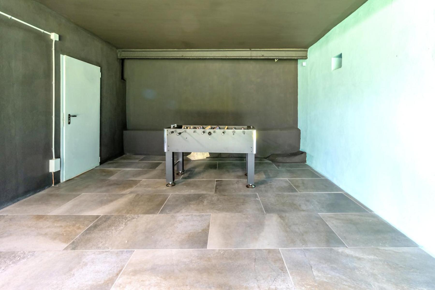Black House Sorprendente Casa Estilo Industrial Olot Bagian luar foto