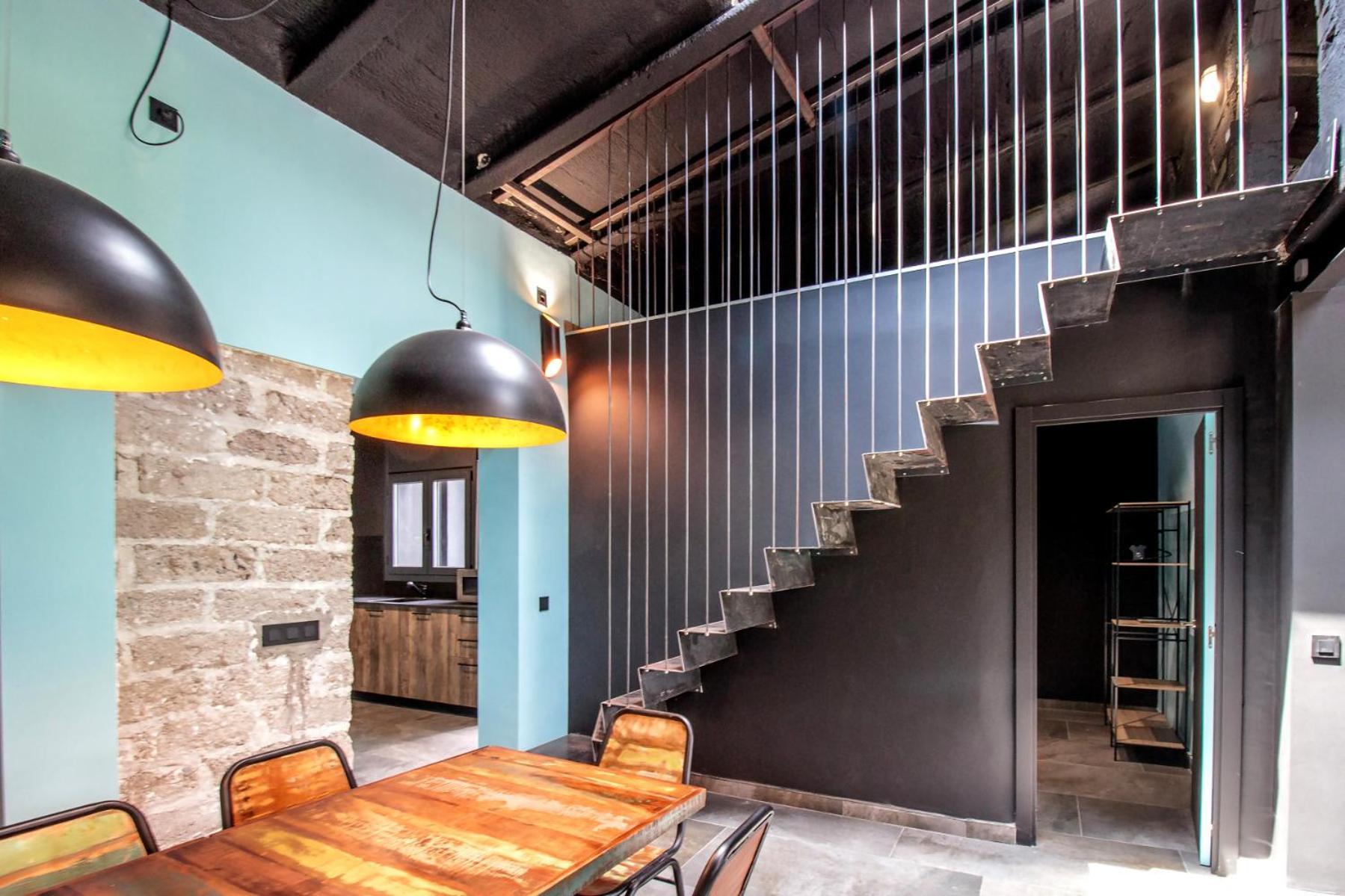Black House Sorprendente Casa Estilo Industrial Olot Bagian luar foto