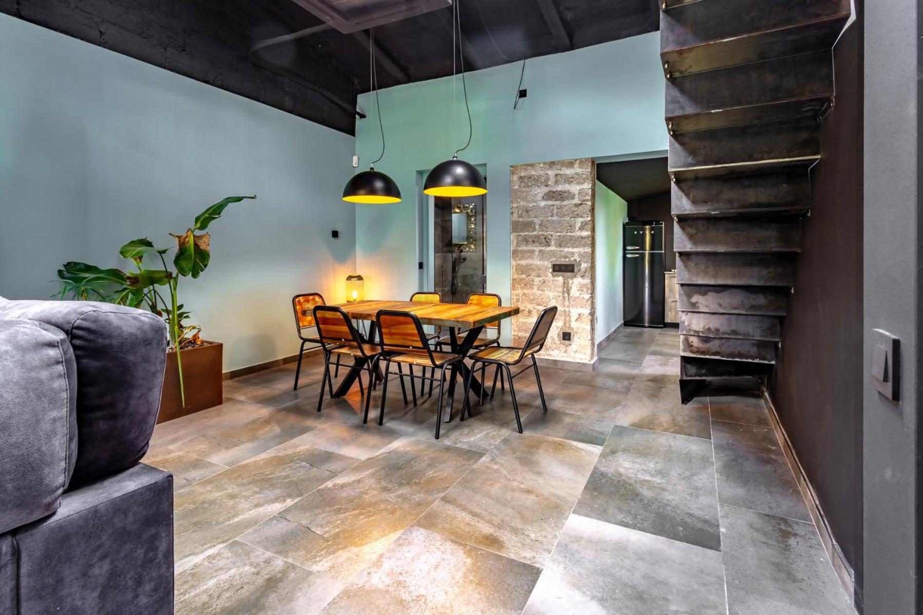 Black House Sorprendente Casa Estilo Industrial Olot Bagian luar foto