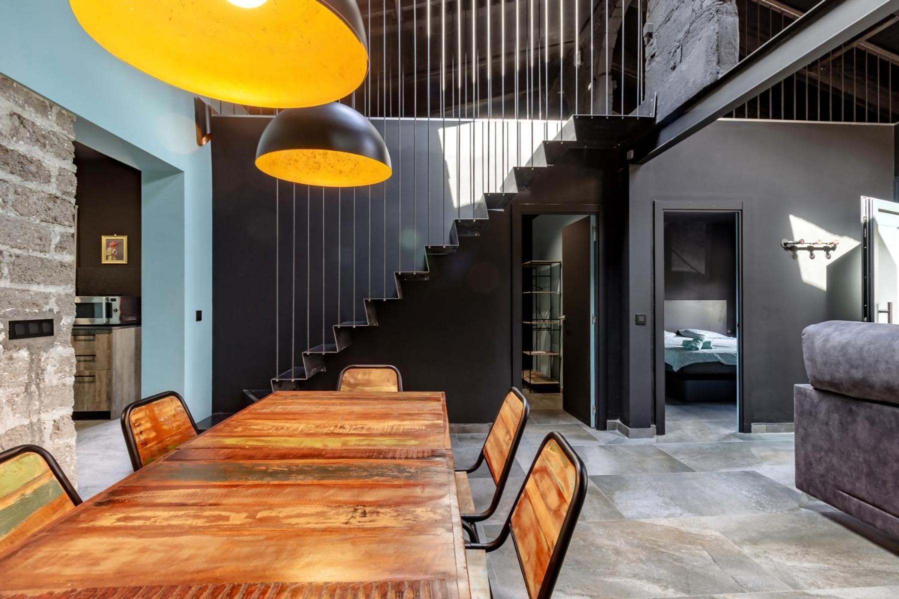 Black House Sorprendente Casa Estilo Industrial Olot Bagian luar foto